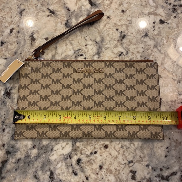 MICHAEL MICHAEL KORS Large Logo Wristlet - Picture 8 of 9